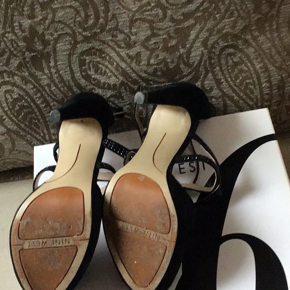 Shoes - Picture 6 of 8
